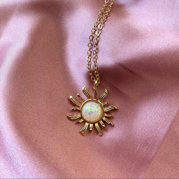 Boutique Opal Resin Sun Pendant Necklace - Picture 6 of 9
